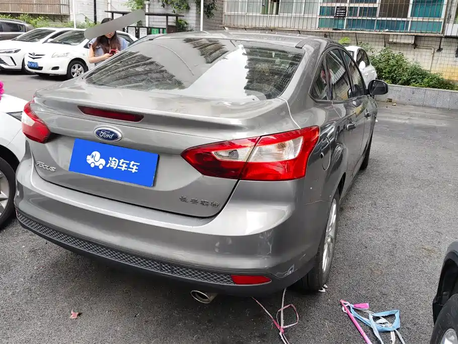 Focus Sedan 1.6 L Auto Comfort