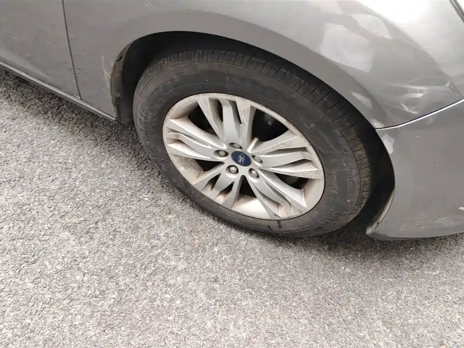 Focus Sedan 1.6 L Auto Comfort