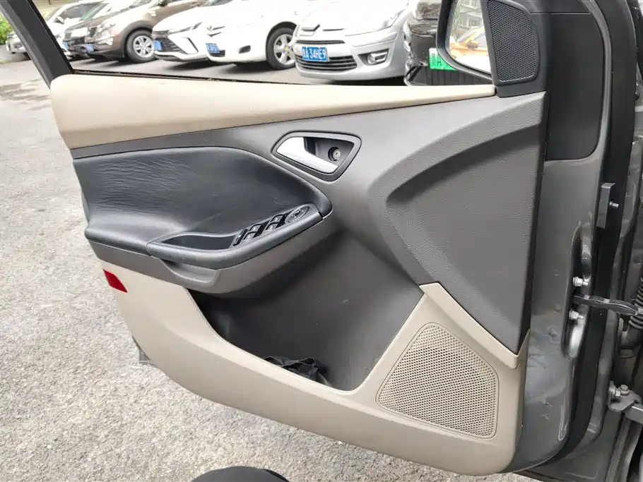 Focus Sedan 1.6 L Auto Comfort