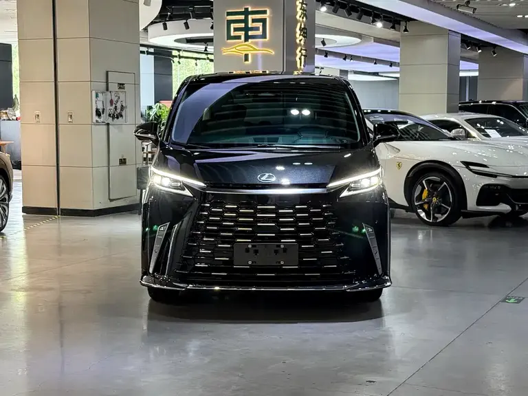 Lexus LM 500 h 6-seat Supreme