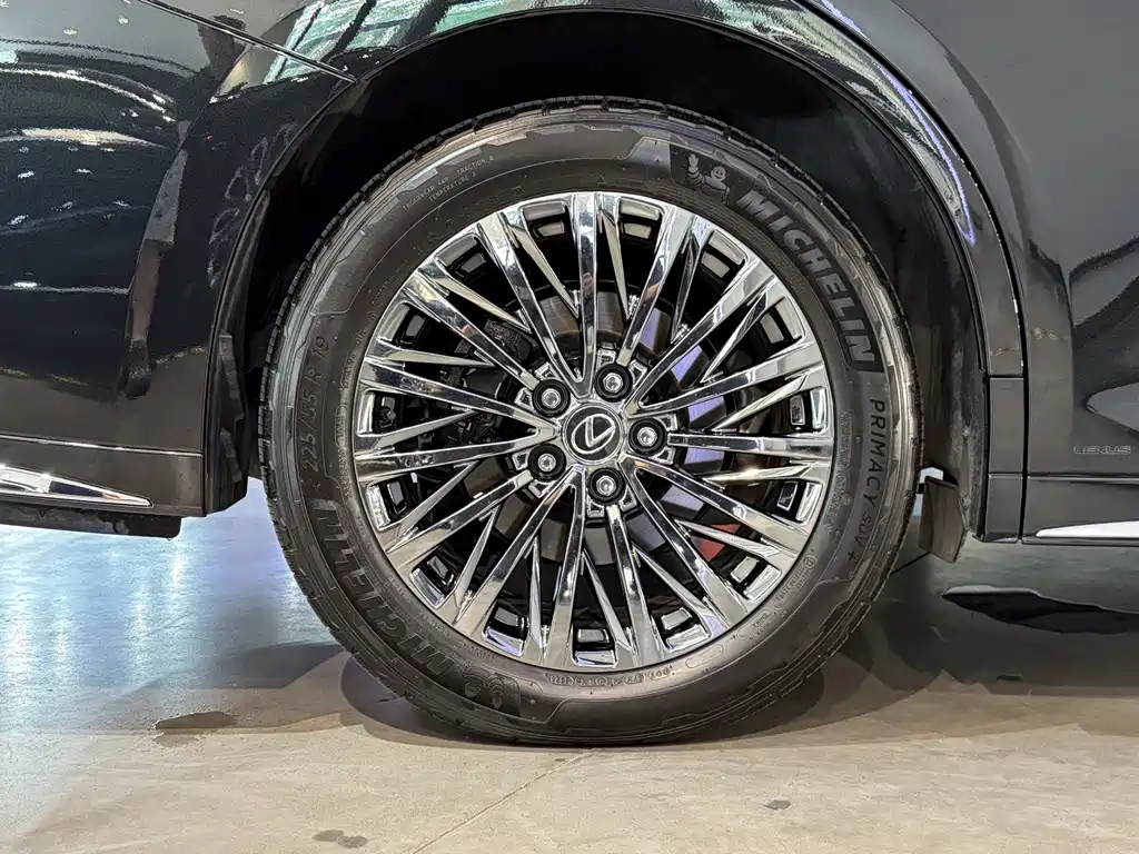 Lexus LM 500 h 6-seat Supreme