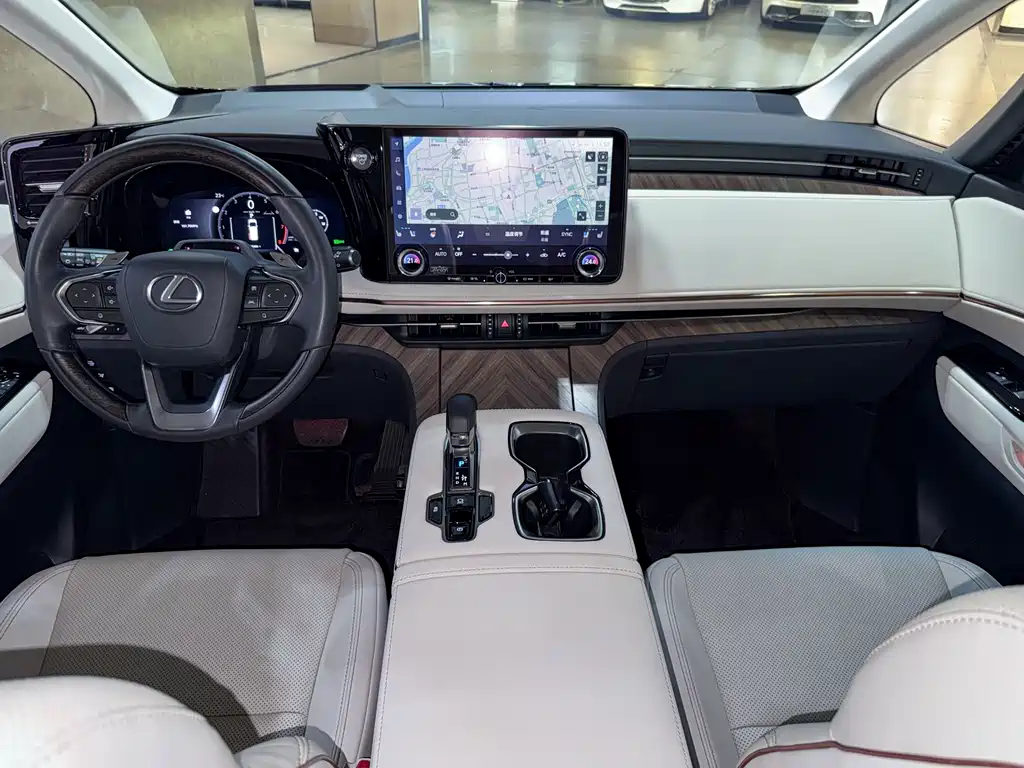 Lexus LM 500 h 6-seat Supreme