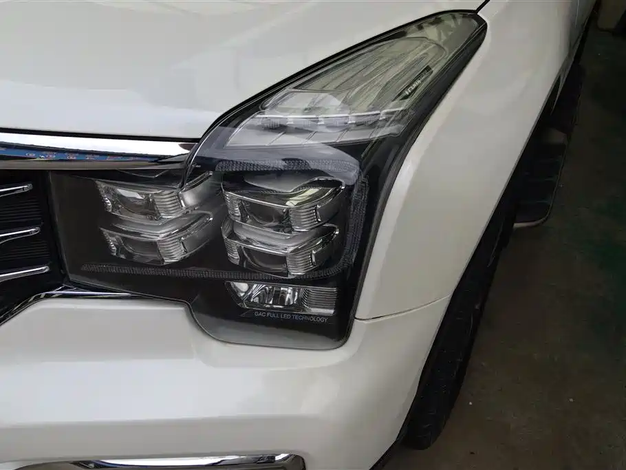 GAC Trumpchi GS8 320 T 2 WD Luxury Connected (7-seat)