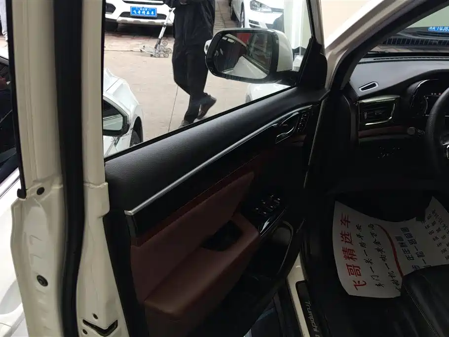 GAC Trumpchi GS8 320 T 2 WD Luxury Connected (7-seat)