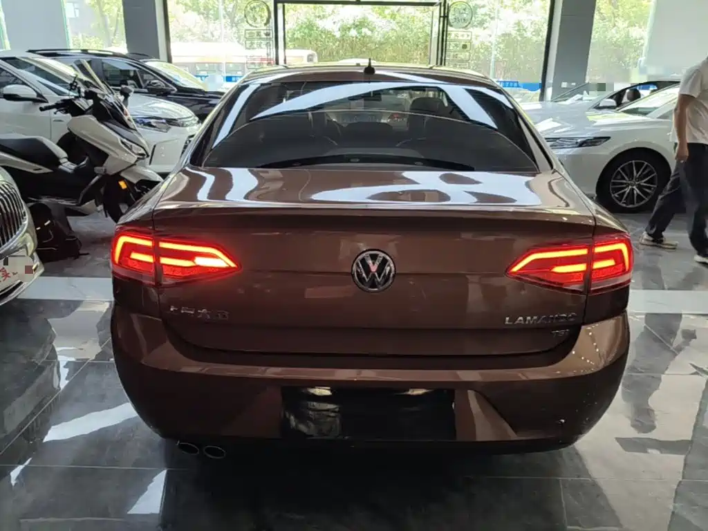 Lamando 230 TSI DSG Style