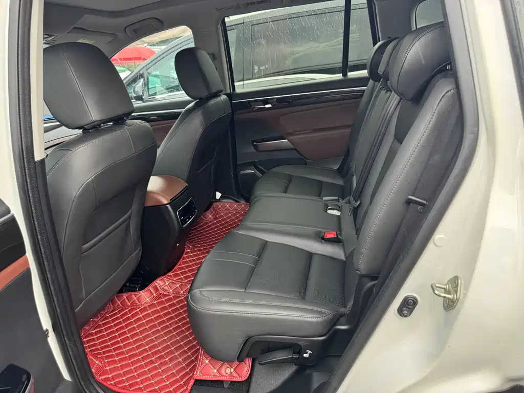 GAC Trumpchi GS8 320 T 2 WD Luxury Connected (7-seat)