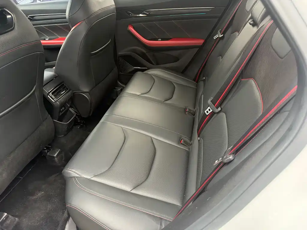 Emgrand S 1.4 T CVT Distinguished