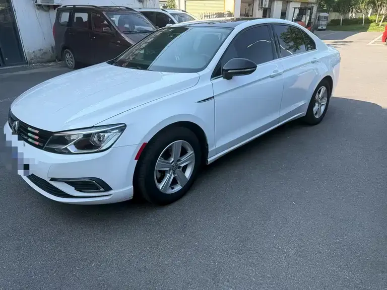 Volkswagen Lamando 230 TSI DSG Style