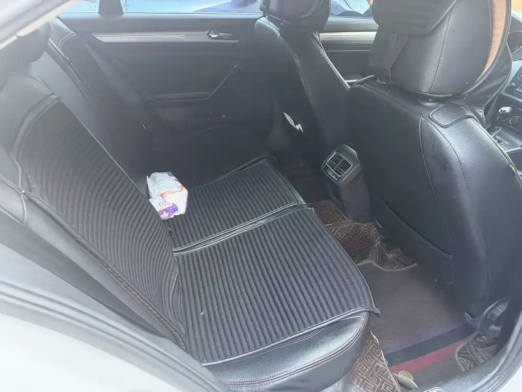 Lamando 230 TSI DSG Style