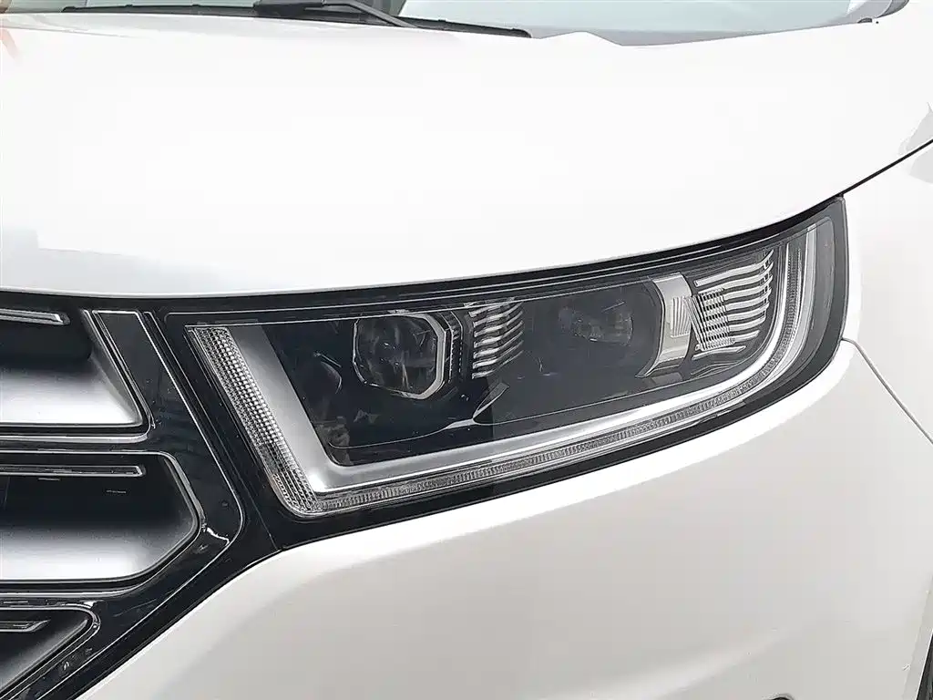 Edge EcoBoost 245 4 WD Supreme Sharp 7-seat