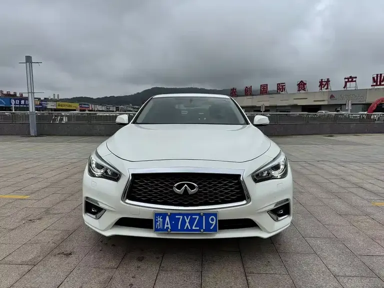 Infiniti Q50 L 2.0 T Comfort Enjoyment