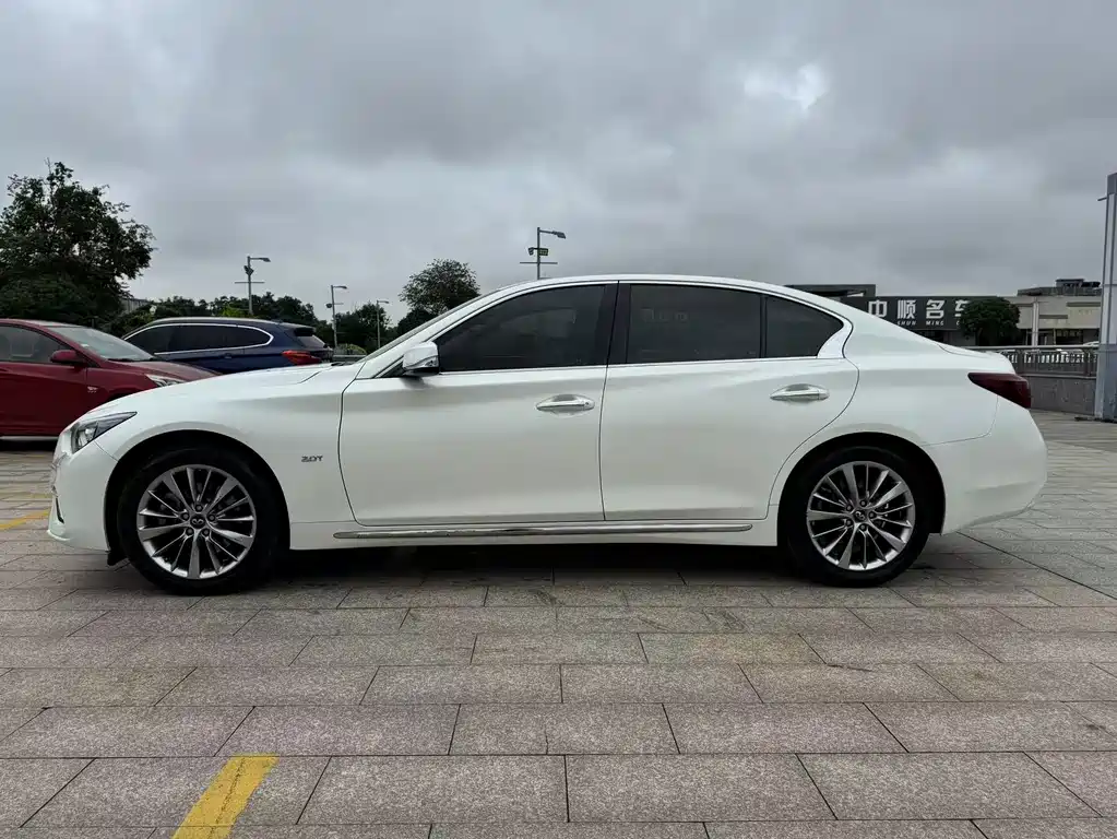 Infiniti Q50 L 2.0 T Comfort Enjoyment
