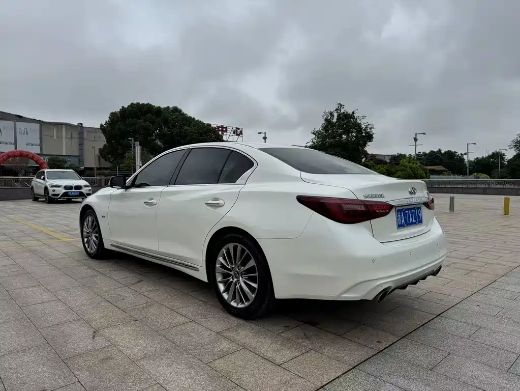 Infiniti Q50 L 2.0 T Comfort Enjoyment