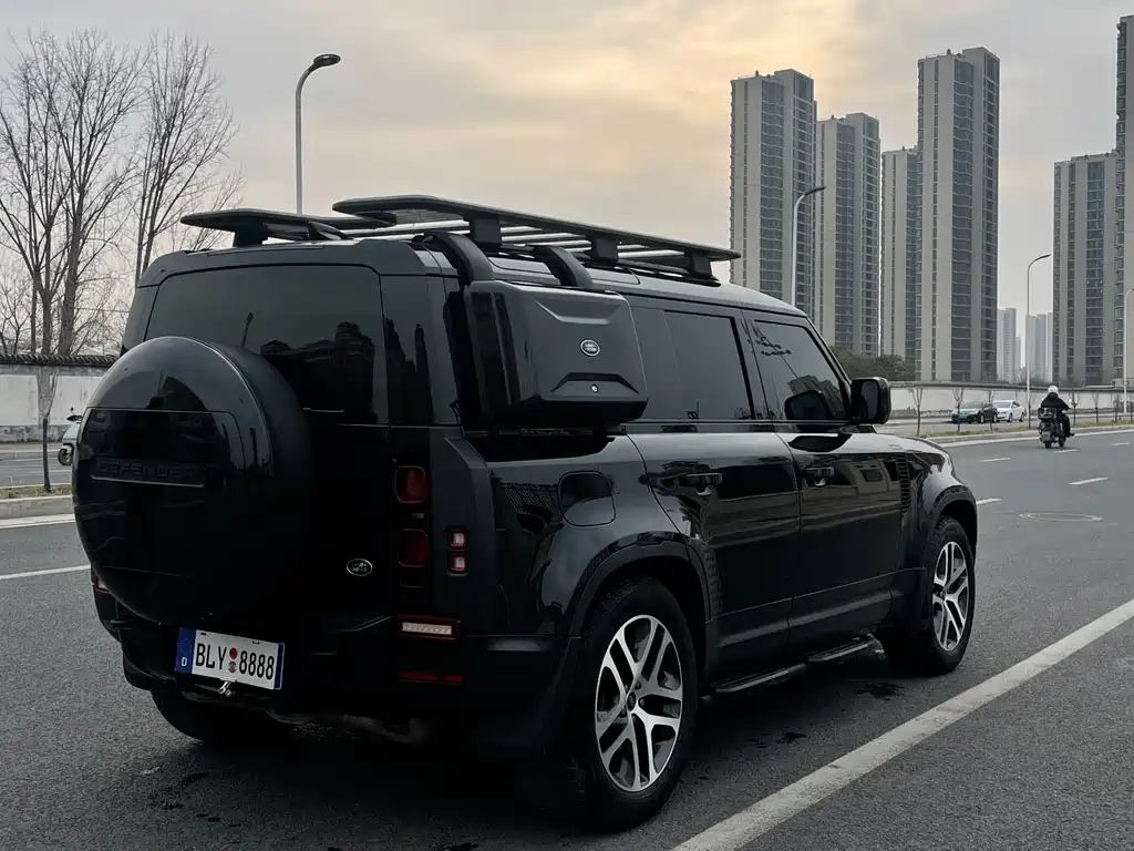 Land Rover Defender Facelift 110 3.0 T P400 Dark Special Edition