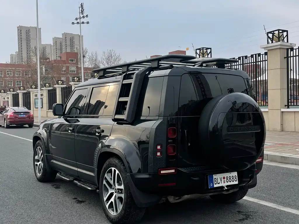 Land Rover Defender Facelift 110 3.0 T P400 Dark Special Edition