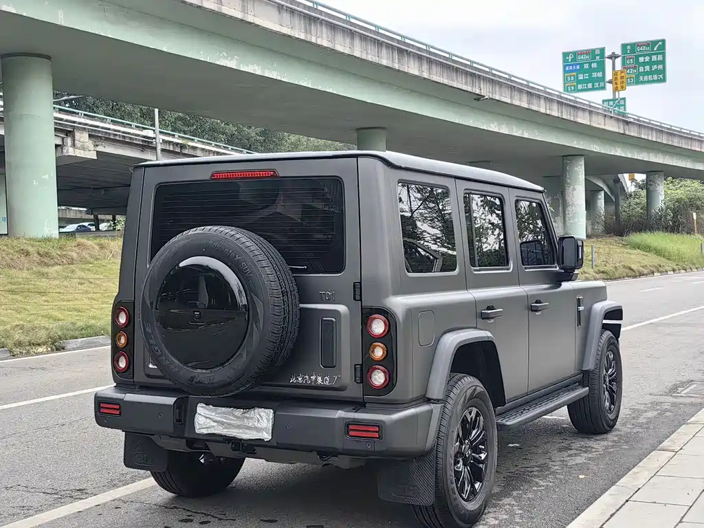212 T01 2.0 T Explorer