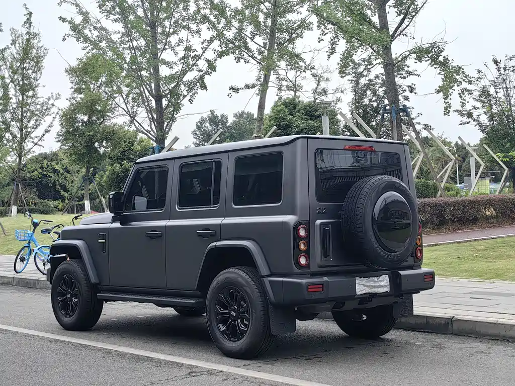 212 T01 2.0 T Explorer