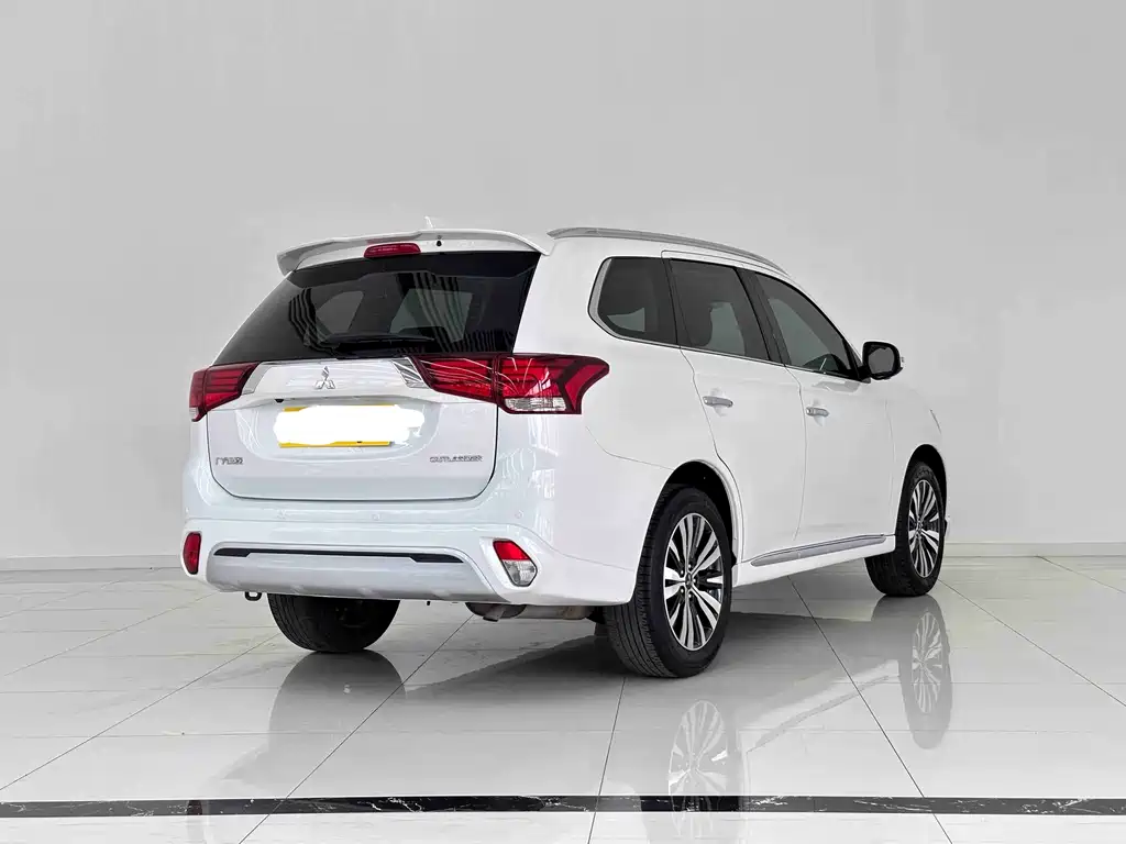 Outlander 2.4 L 4 WD Enjoyment 7-seat
