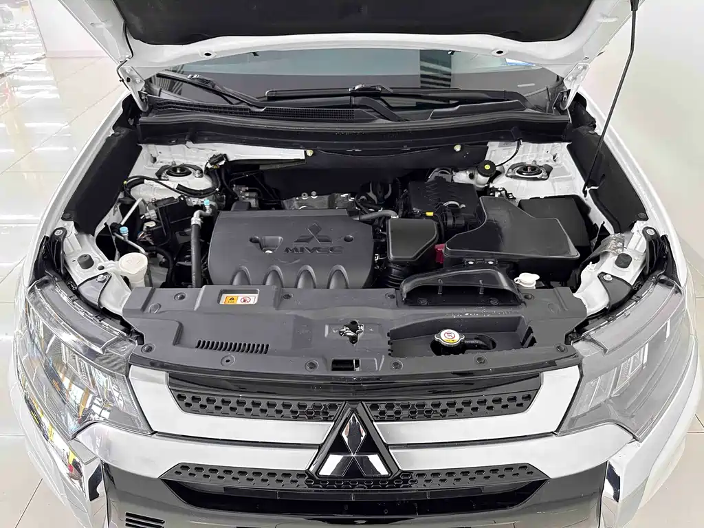 Outlander 2.4 L 4 WD Enjoyment 7-seat