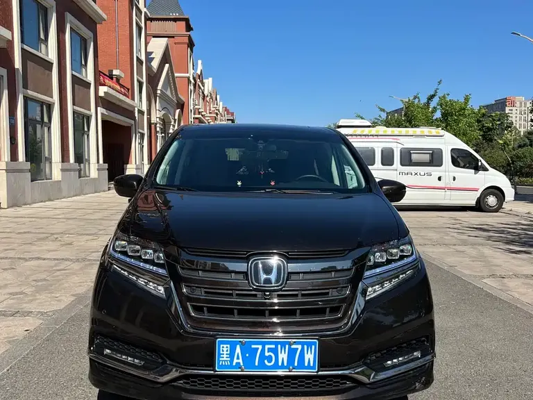 Honda Elysion 2.0 L Hybrid Luxury