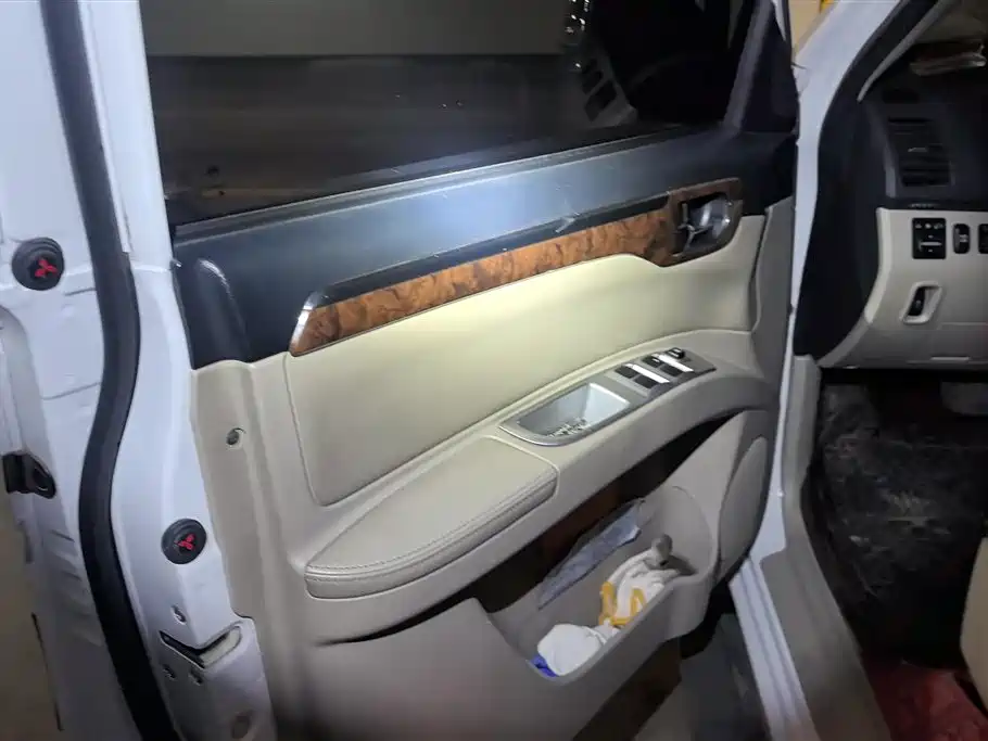 Pajero Sport 3.0 L Auto 4 WD Flagship