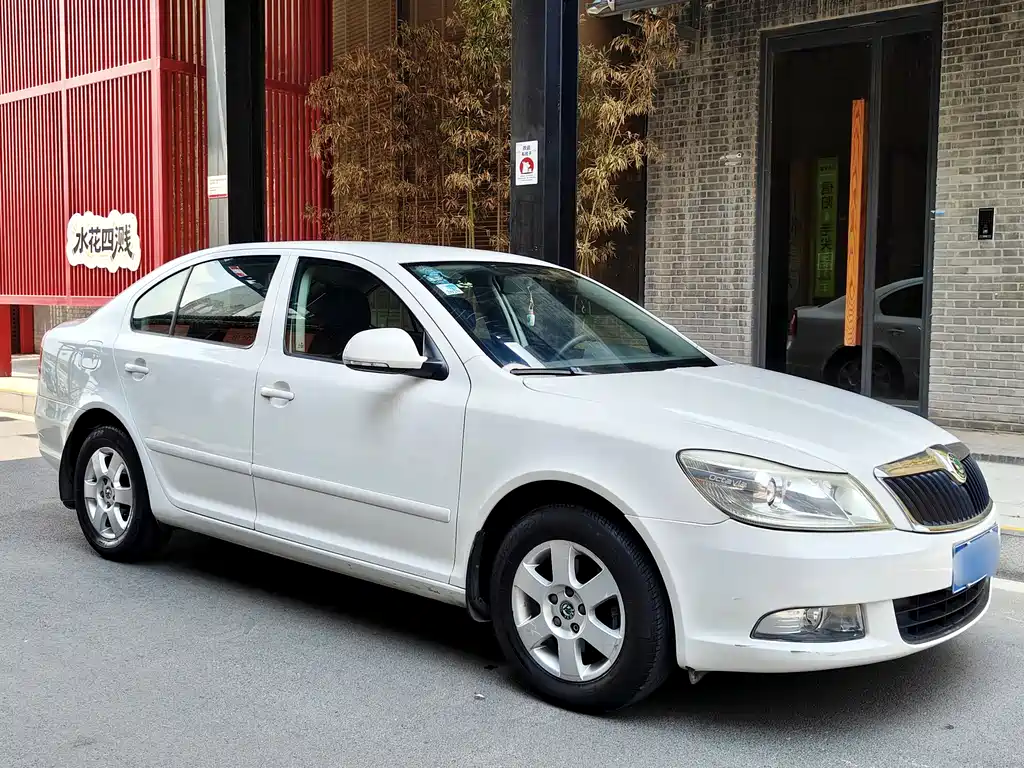 Octavia 1.6 L Auto Yijie