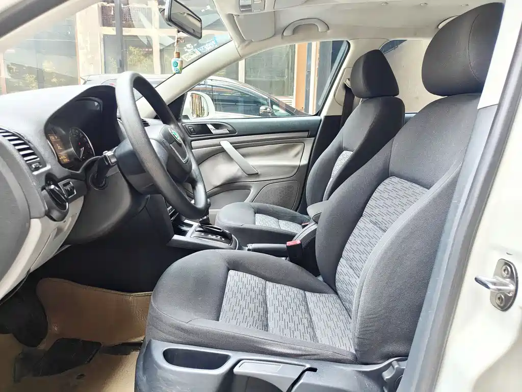 Octavia 1.6 L Auto Yijie