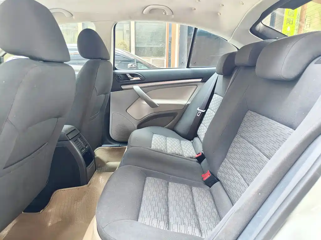 Octavia 1.6 L Auto Yijie