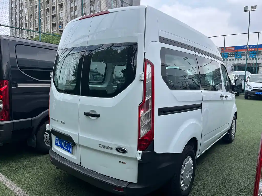 Transit 2.0 T Diesel Multi-purpose Commercial SWB Mid Roof 6-seat CN-VI