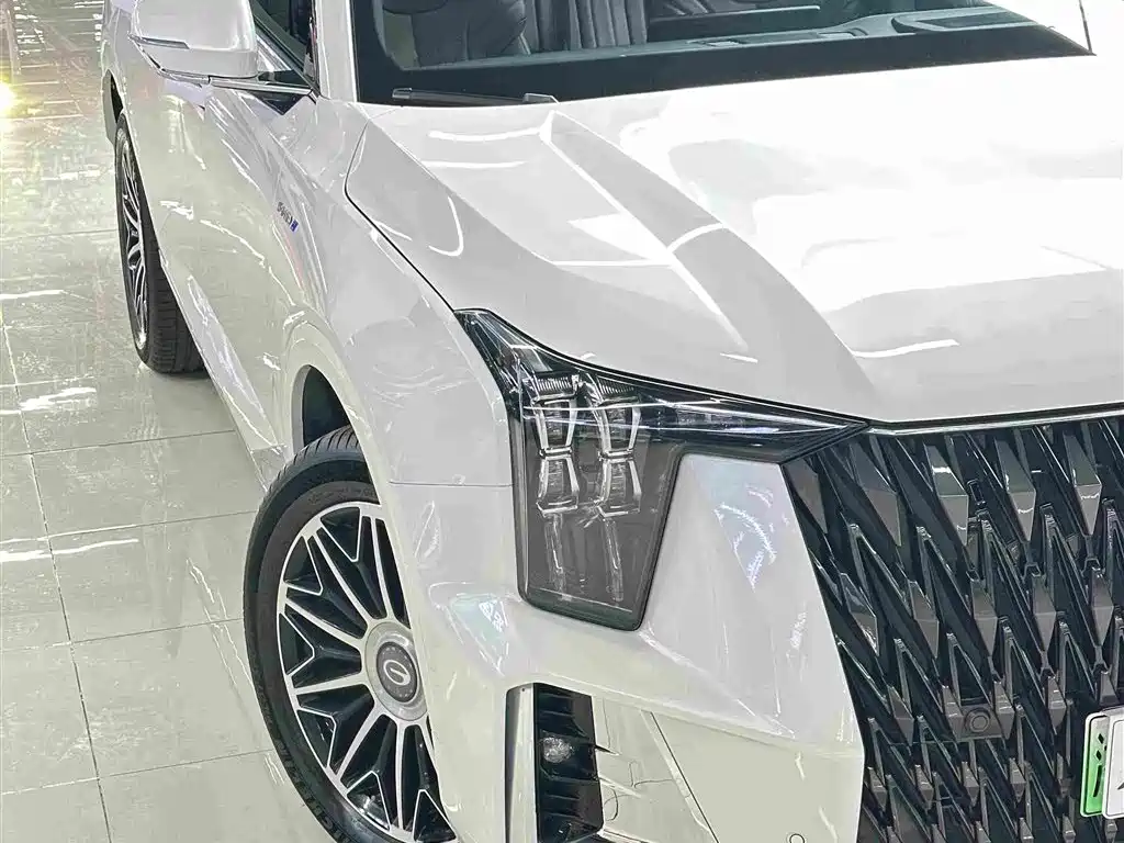 Trumpchi ES9 传祺ES9 2024款 PHEV 143 km 贺岁版