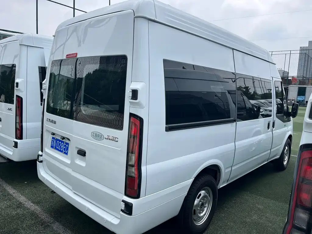 JMC Fushun 江铃福顺 2022款 2.0 T 手动多功能乘用车中轴高顶6-7座