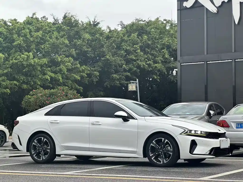 Kia K5 起亚K5 2020款 380 T GT-Line 尊贵版