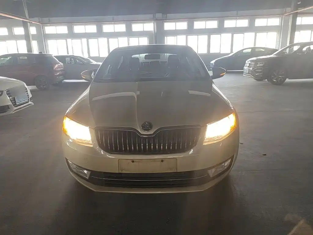 Octavia 1.6 L Auto Smart Travel