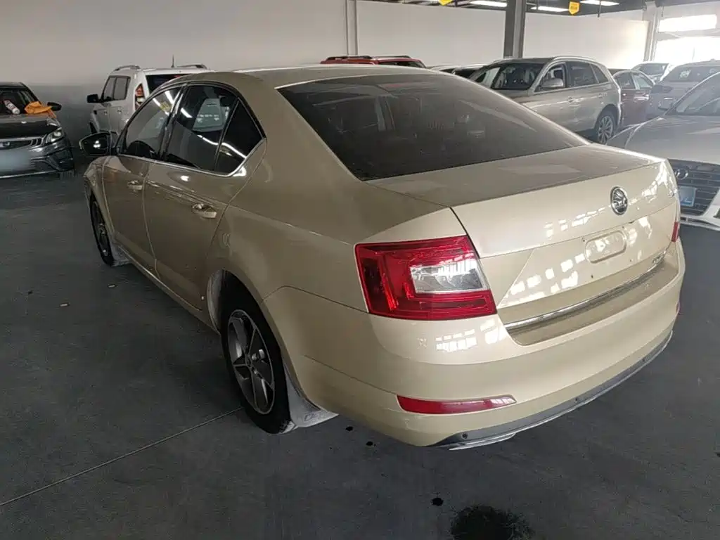 Octavia 1.6 L Auto Smart Travel