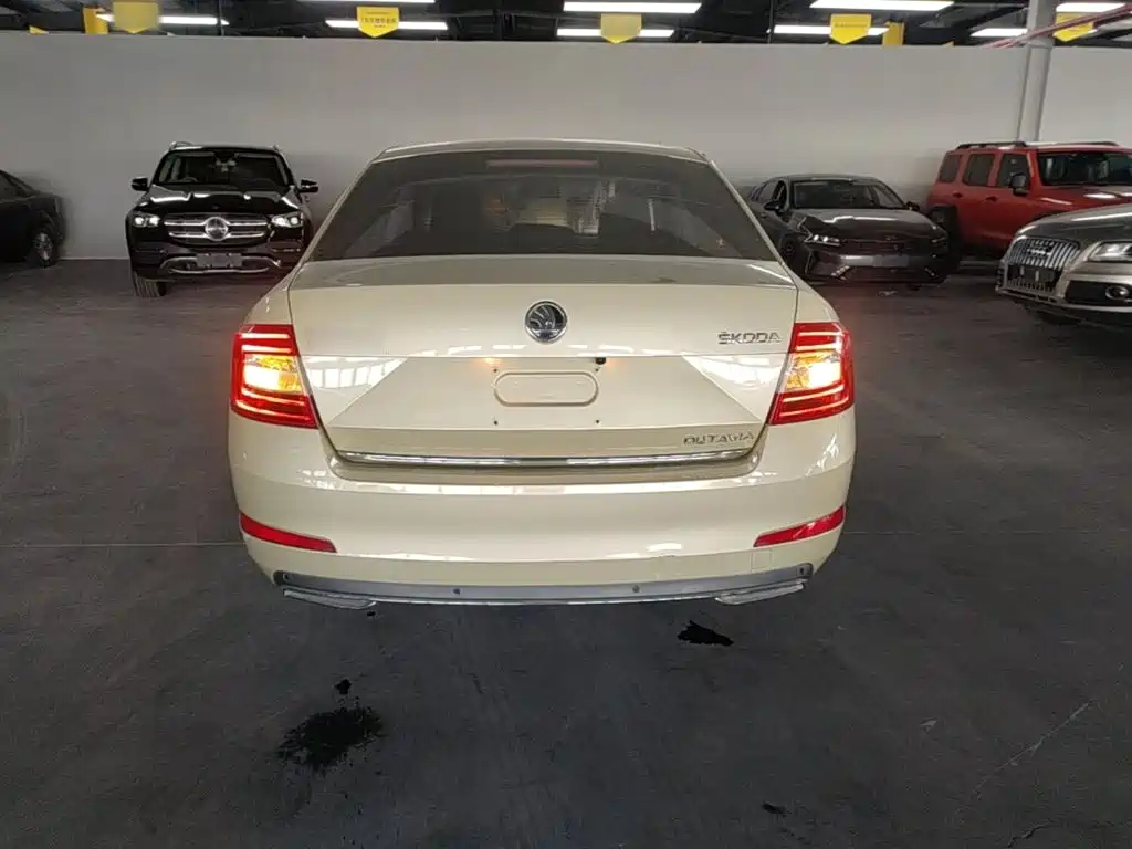 Octavia 1.6 L Auto Smart Travel
