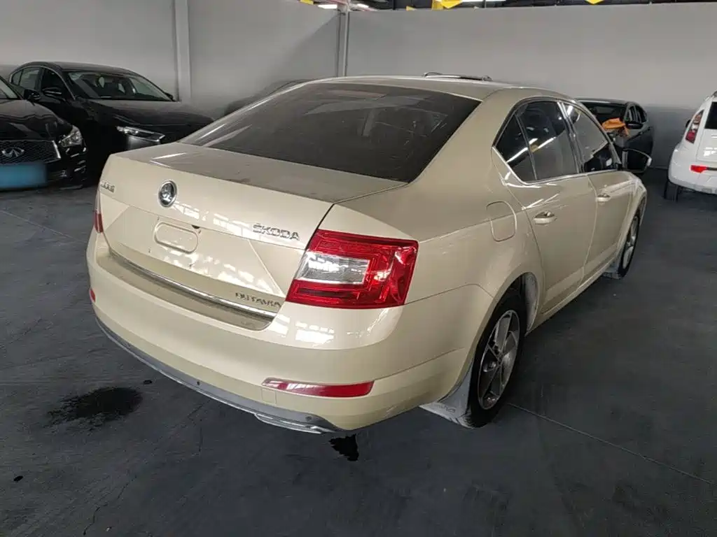 Octavia 1.6 L Auto Smart Travel