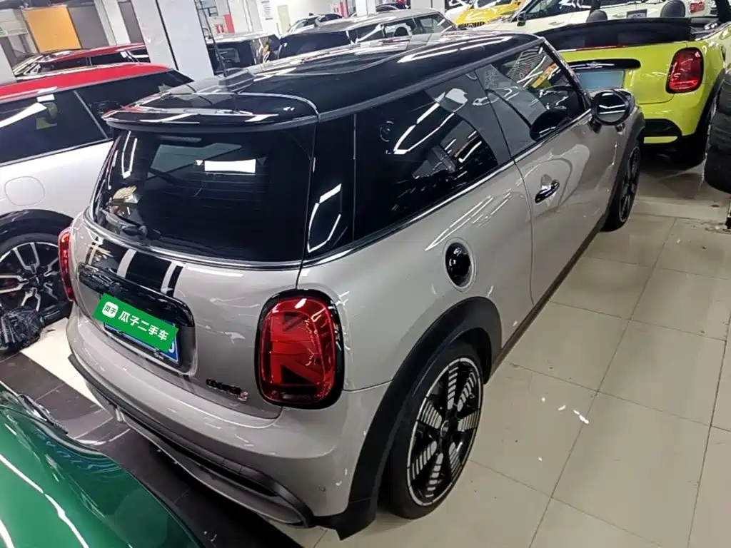 MINI Facelift 2.0 T COOPER S Artist