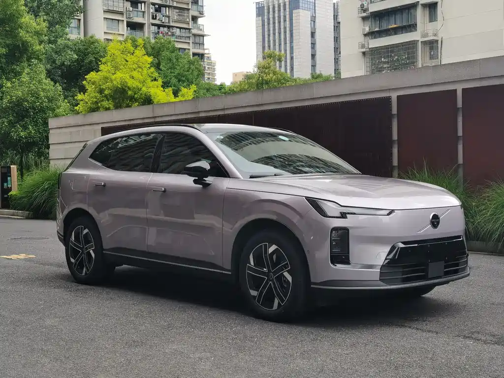Volvo XC70 PHEV 沃尔沃XC70插电式混动 2026款 两驱长续航Core