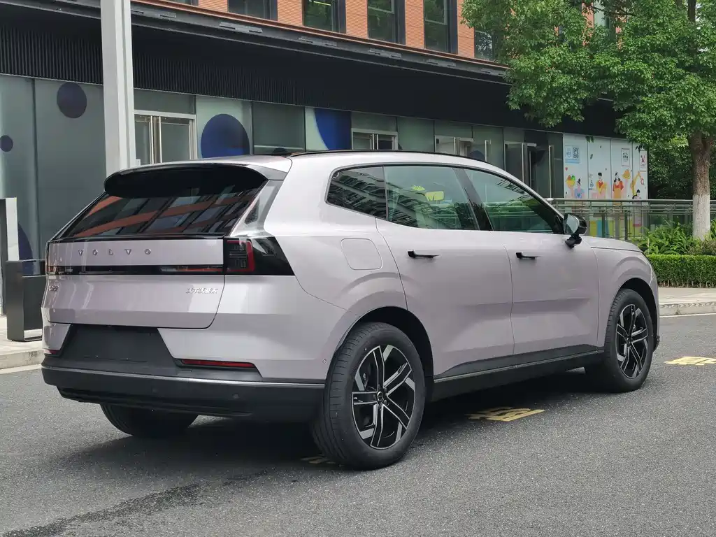 Volvo XC70 PHEV 沃尔沃XC70插电式混动 2026款 两驱长续航Core