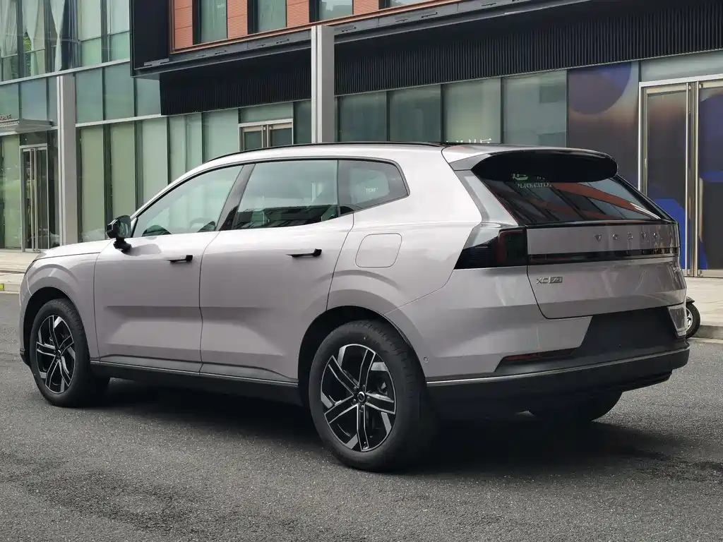Volvo XC70 PHEV 沃尔沃XC70插电式混动 2026款 两驱长续航Core