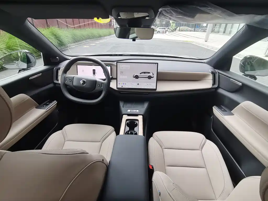 Volvo XC70 PHEV 沃尔沃XC70插电式混动 2026款 两驱长续航Core