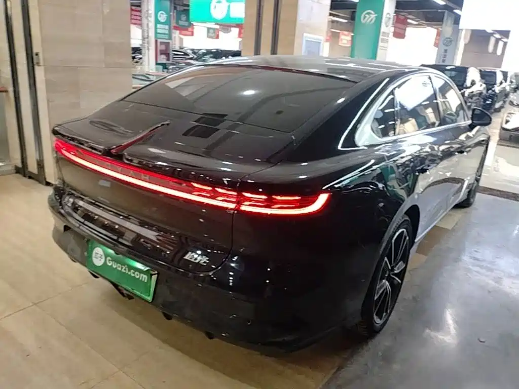 Voyah Zhuiguang PHEV 4 WD Ultra Long Range Flagship