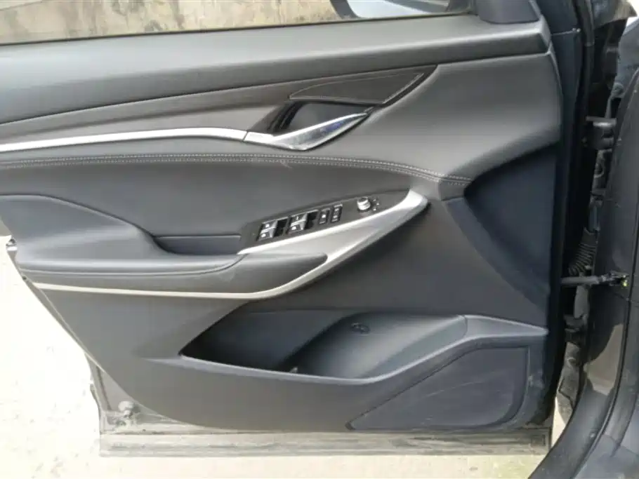Changan CS75 PLUS 1.5 T Auto Luxury