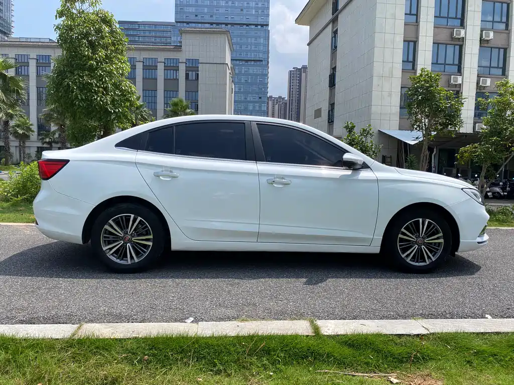 Roewe i5 1.5 L Auto 4 G Connected Bright Grand