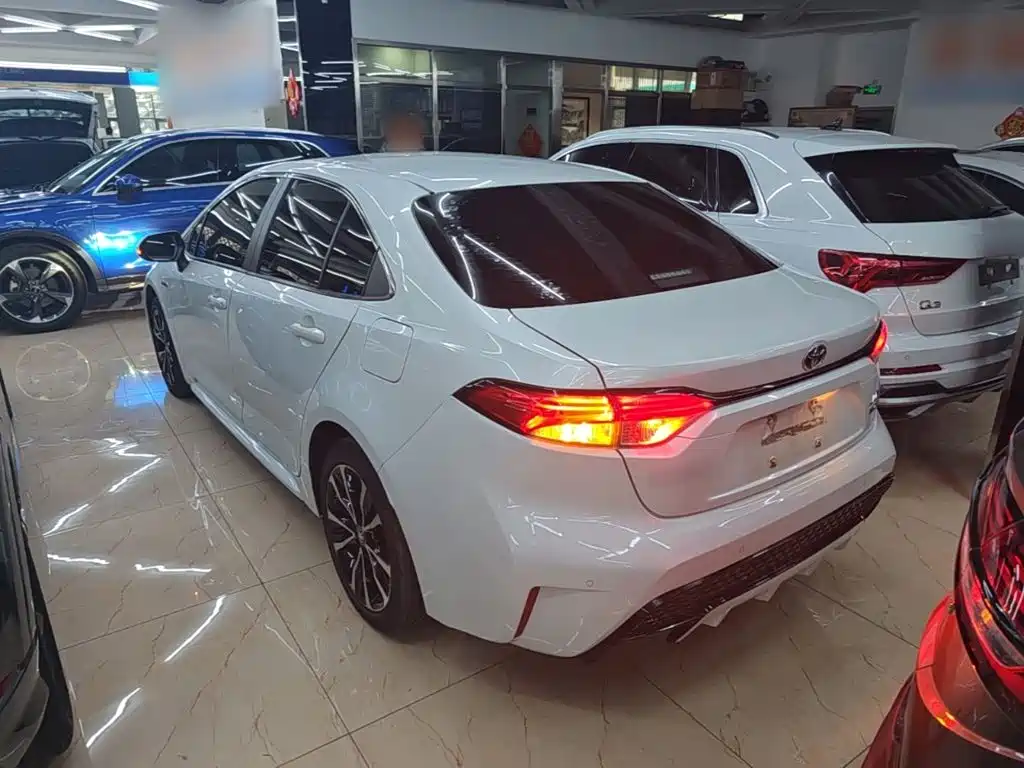 Levin Dual Engine 1.8 H E-CVT Sport