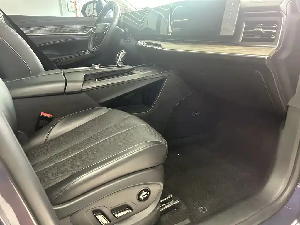 Roewe RX9 荣威RX9 2023款 2.0 T 四驱尊享版