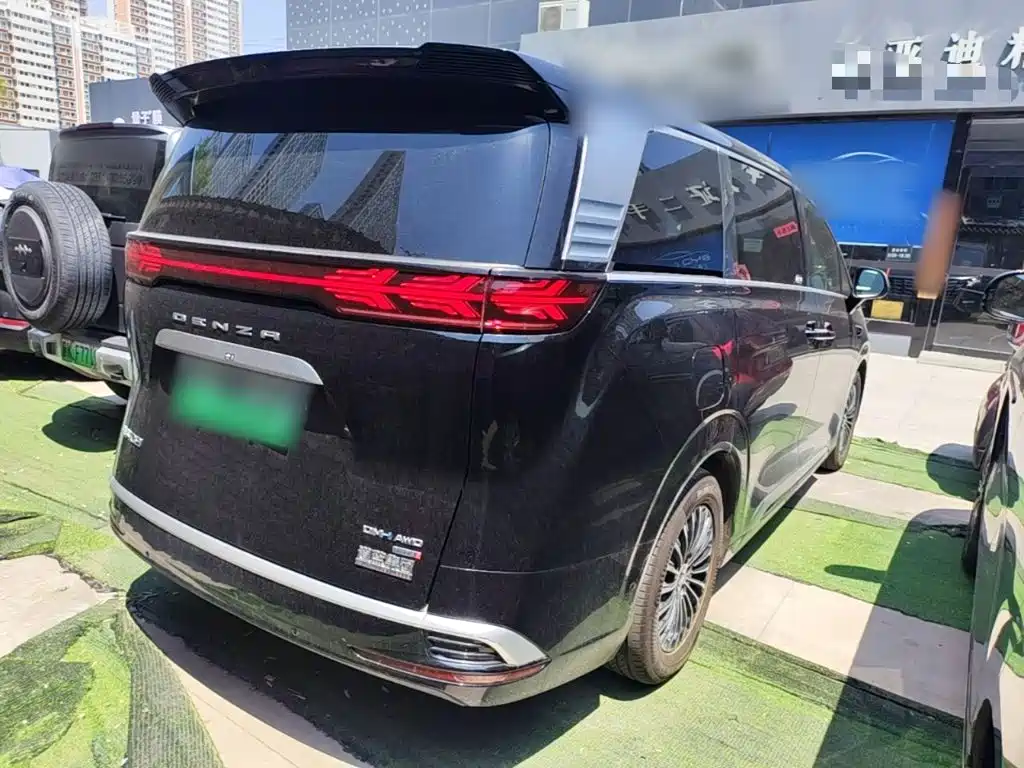 Denza D9 DM-i Smart Drive 1020 4 WD Flagship