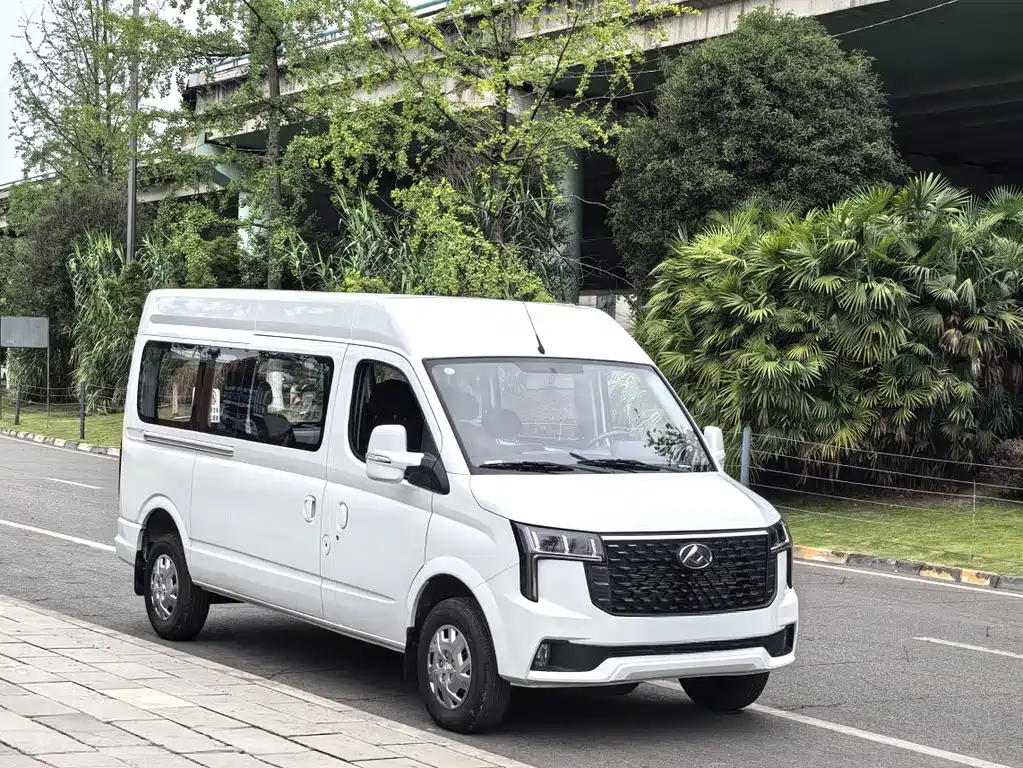 Xintu V80 新途V80 2025款 PRO傲运通 2.0 T AMT长轴中顶 6/7/8/9座