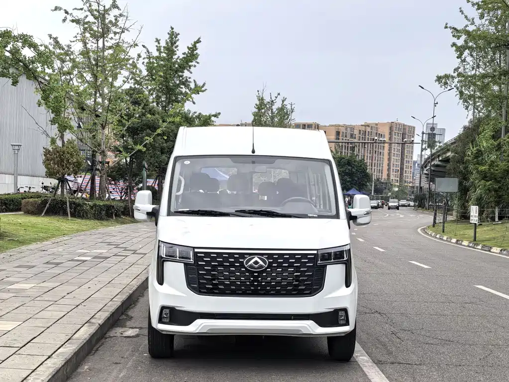 Xintu V80 新途V80 2025款 PRO傲运通 2.0 T AMT长轴中顶 6/7/8/9座
