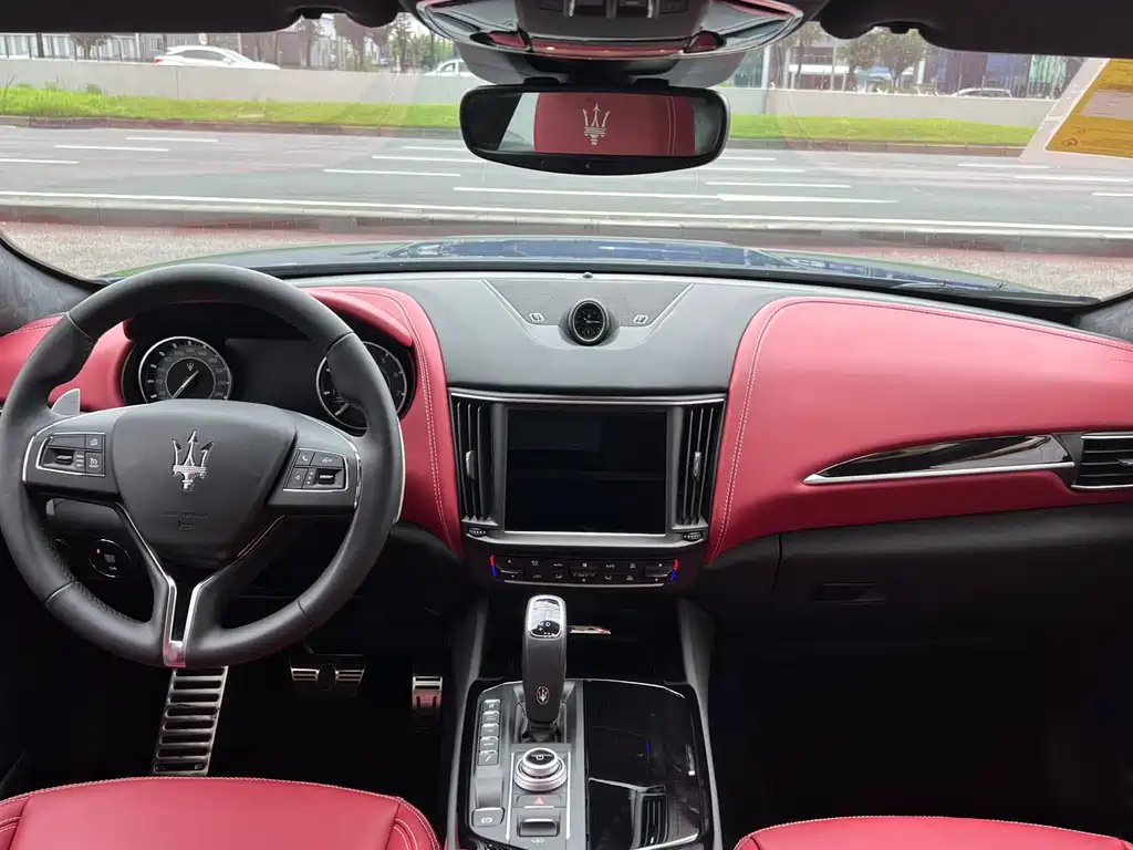 Levante 2.0 T GT